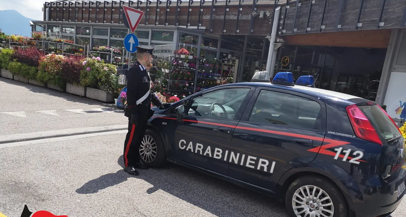 Pergine, spray urticante allo Shop Center, denunciata una donna: \"Volevo solo provarlo\"