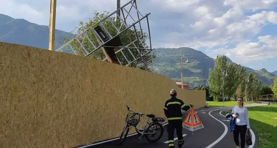 Stadio Druso il ponteggio cade a ridosso della ciclabile