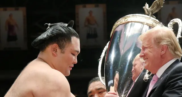 Trump a Tokyo premia vincitore sumo