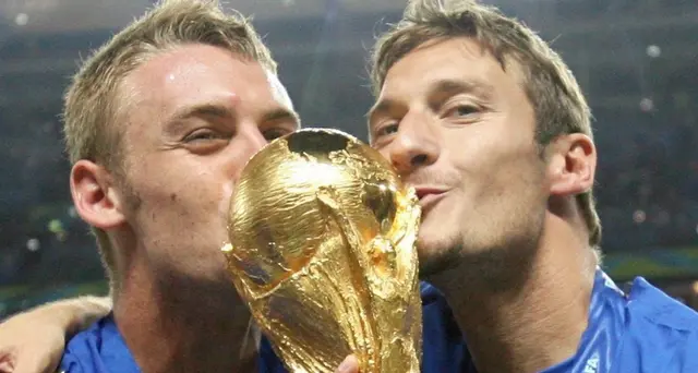 'De Rossi mio fratello pure fuori campo'