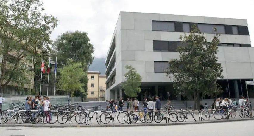 Liceo Carducci, le studentesse si ribellano alla classifica sessista