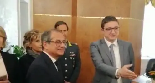 Tria assicura: \"Non servono manovre correttive\"