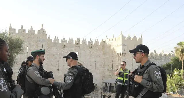 Israeliani feriti da palestinese