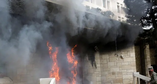 Honduras, fiamme davanti ambasciata Usa
