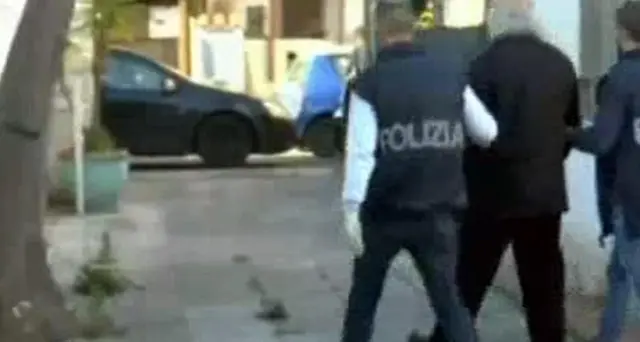 Violenza su due minorenni, arrestato