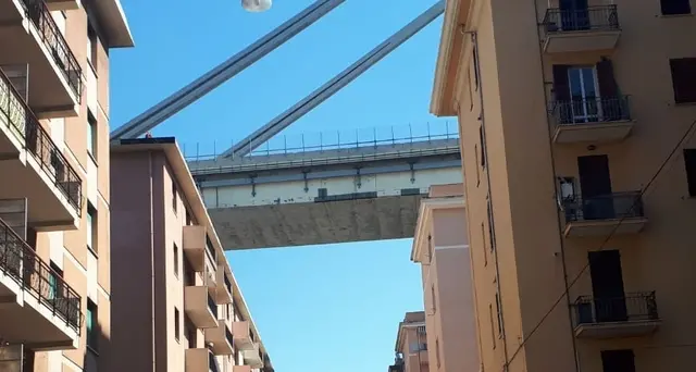 Ponte, via a operazioni per demolizione