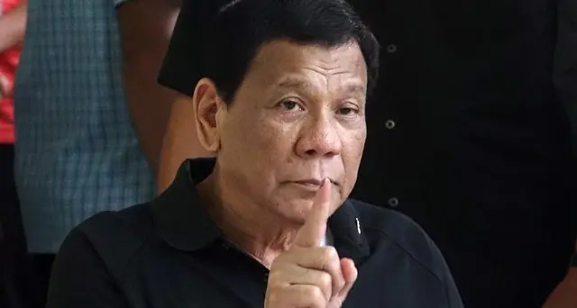 Duterte, ero gay, donne mi hanno curato