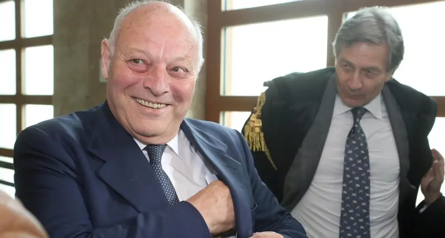 Durnwalder aiutato da un nuovo errore formale