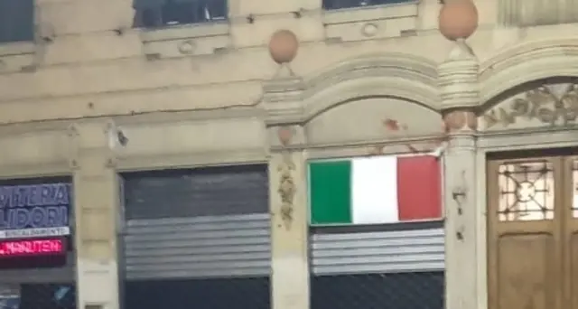 Letame davanti a sede Casapound a Genova