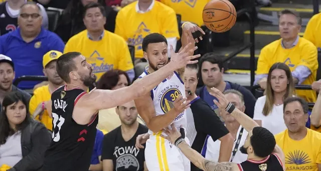 Nba: Curry non basta, vince Toronto