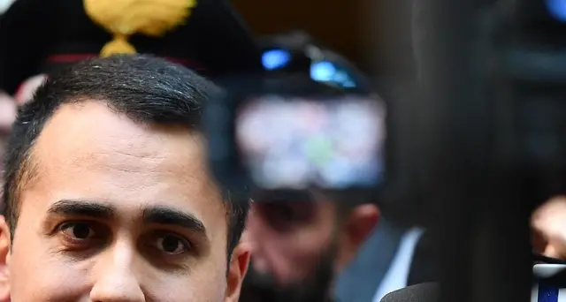 Di Maio, finto ripensamento Junker