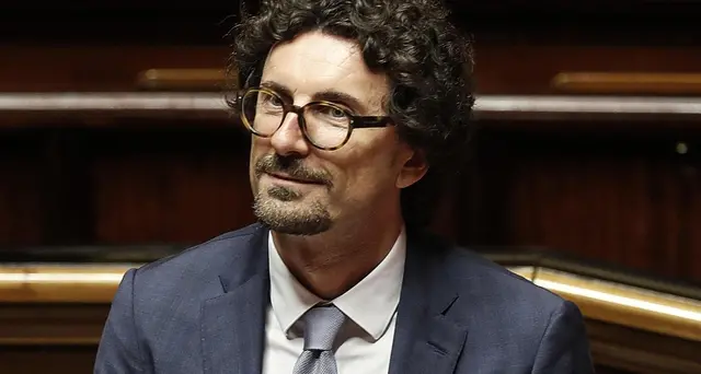 Toninelli, governo passa giro di boa