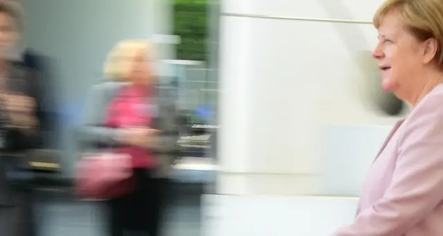 Merkel disdice consueta intervista tv