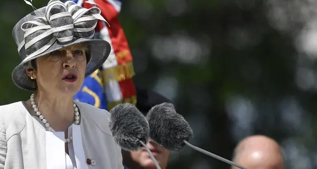 May lascerà dopo fiducia al successore
