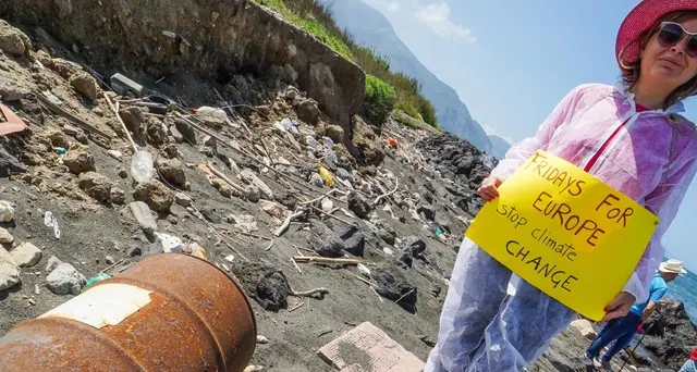 Un 'fiume' di persone per bonifica Sarno