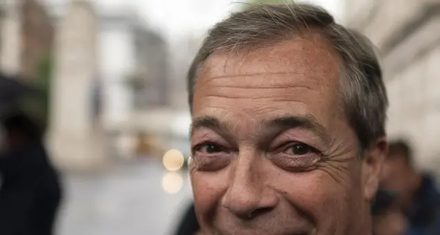 Farage: sono più centrista di Salvini