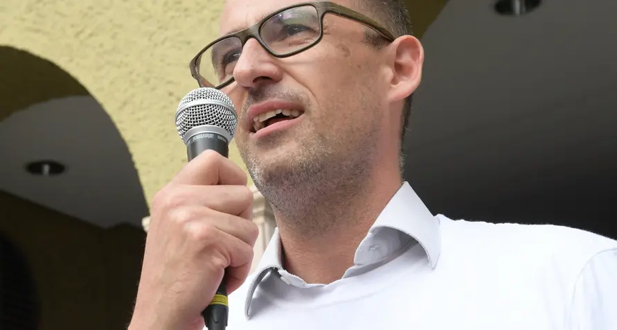 Contratto, in 4 mila di nuovo in piazza «Il 4% non basta»
