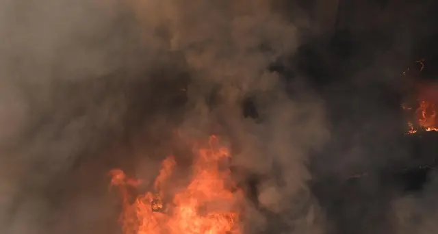 Edificio in fiamme a Londra