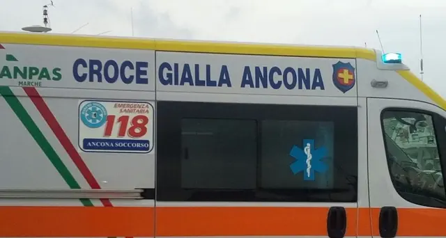 Cavo si spezza e colpisce addetto, morto