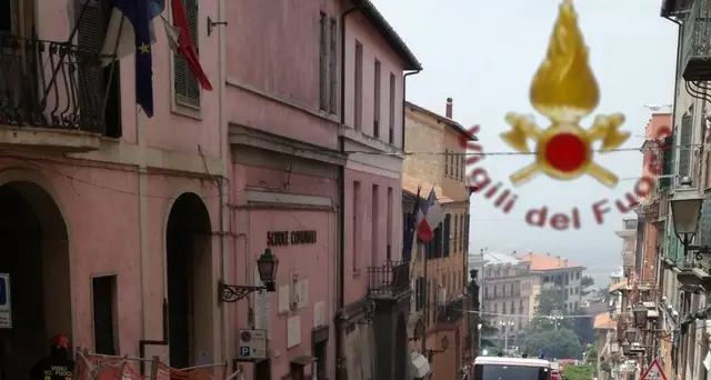 Esplosione in municipio a Rocca di Papa, grave il sindaco