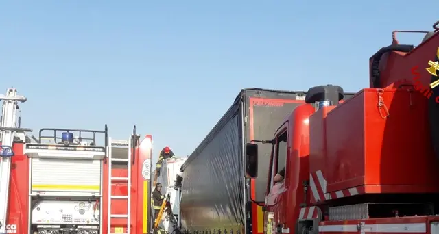 Schianto in A21, due morti, salvo bimbo