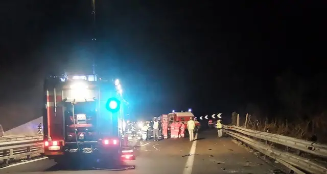 Genitori morti in incidente,figlio salvo