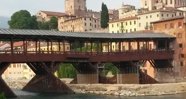 Stop alle sigarette sul ponte di Bassano