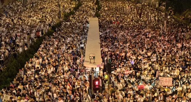 Hong Kong vota estradizioni il 20/6
