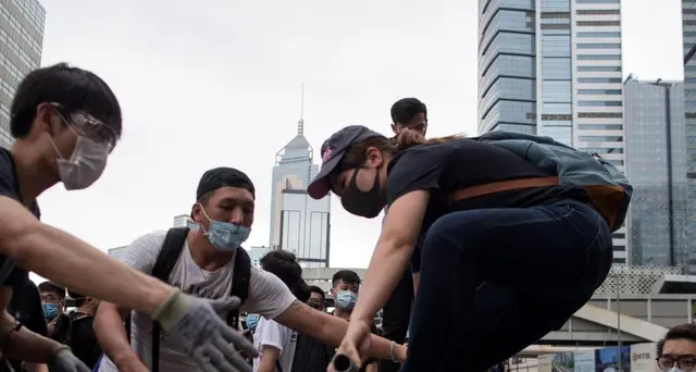 Hong Kong, rinviato esame estradizioni