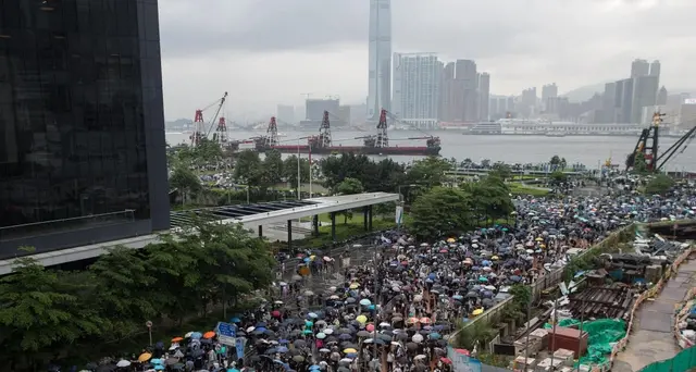 Hong Kong a manifestanti, 'disperdetevi'