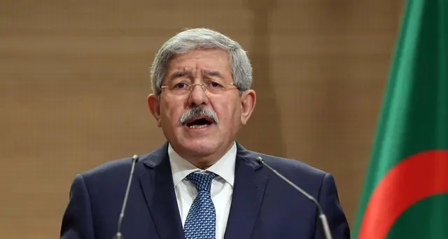 Algeria: arrestato l'ex premier Ouyahia