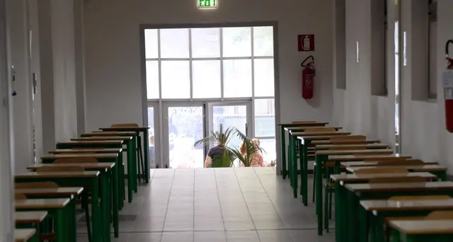 Abusi su studentesse,prof ai domiciliari