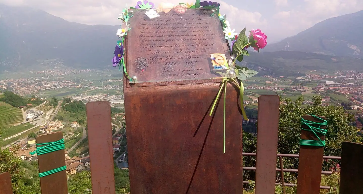 Trentino, danneggiata la lapide contro i femminicidi in ricordo di Alba Chiara