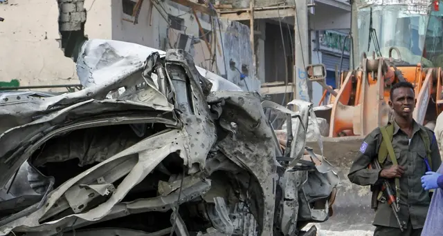 Autobomba a Mogadiscio, 8 morti