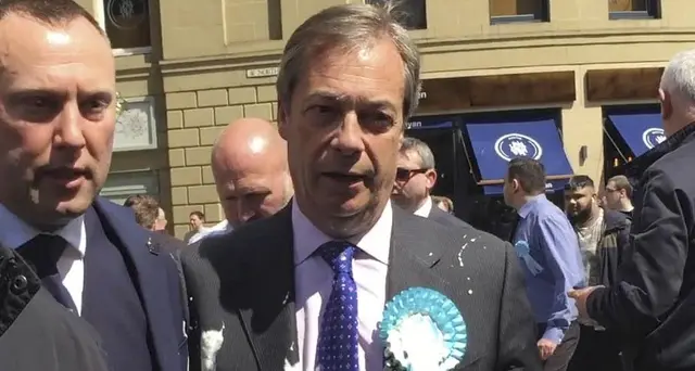 Frullato contro Farage, multa di £ 350