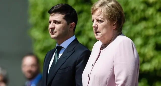 Angela Merkel colta da tremore