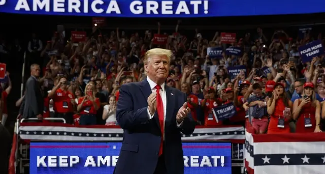 Trump rottama limiti emissioni carbone