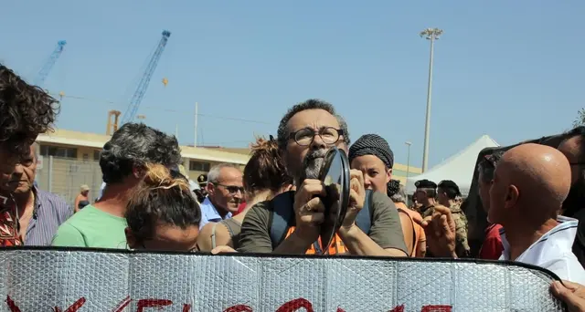 Papa, con rifugiati società più solidale
