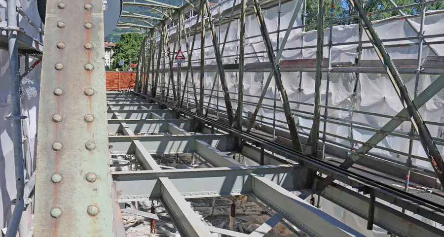 Ponte di ferro senza auto Quattro mesi di test