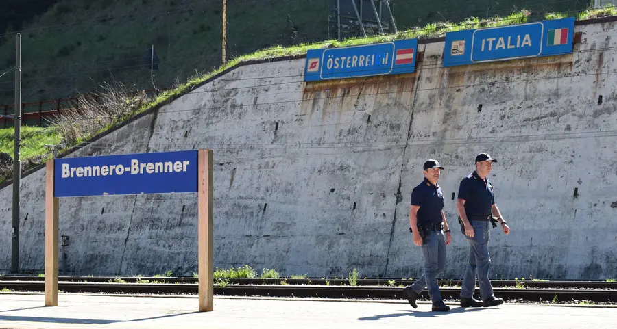Anziano bloccato al Brennero con un vaso dell’era etrusca