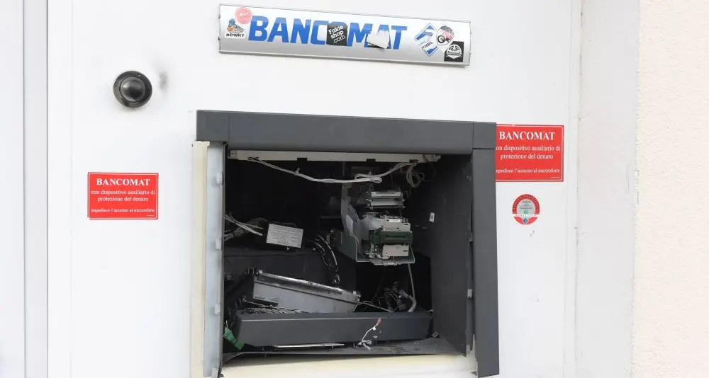 Appiano, nuovo colpo della banda del bancomat