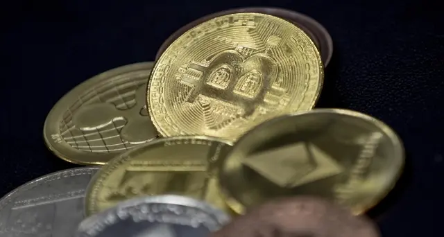 Bitcoin: sfonda tetto 10 mila dollari