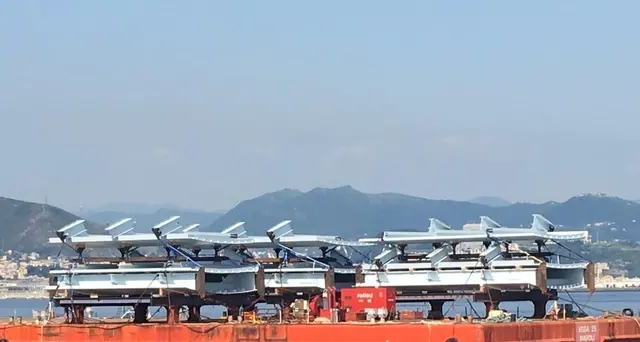 Ponte, chiatta con acciaio Fincantieri