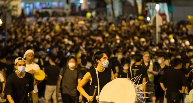 Hong Kong, circondata sede della polizia