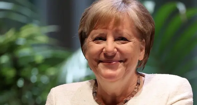 'Merkel sta bene, oggi parte per il G20' (12)
