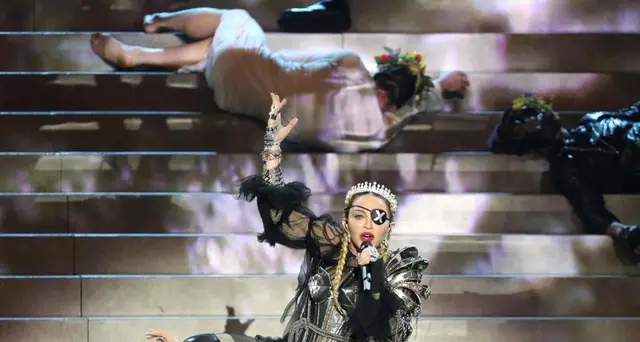 Madonna contro le armi, video shock