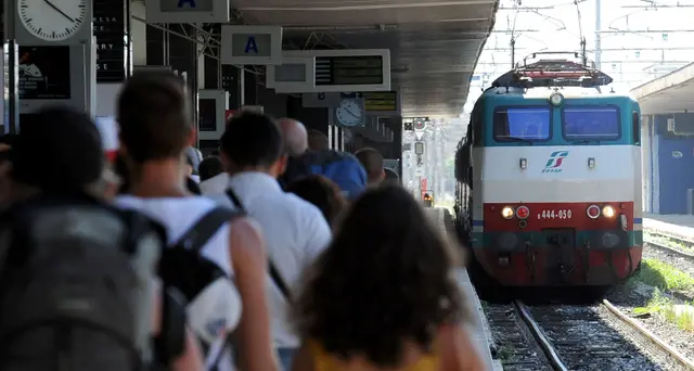 Uomo travolto da un treno a Milano