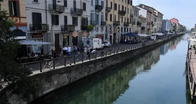 Disabili cadono in Naviglio, un disperso