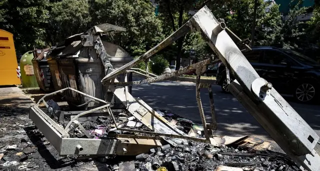 Cassonetti in fiamme,ancora roghi a Roma