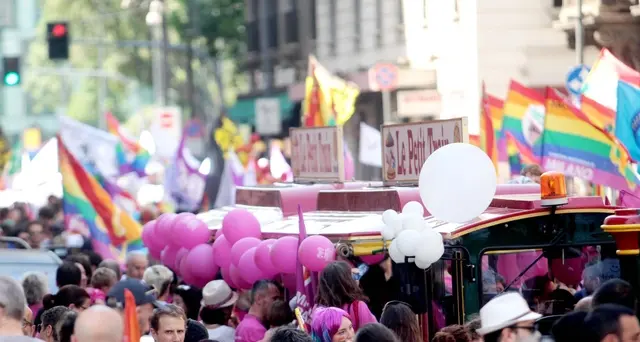 Gay: Milano si colora con il Pride